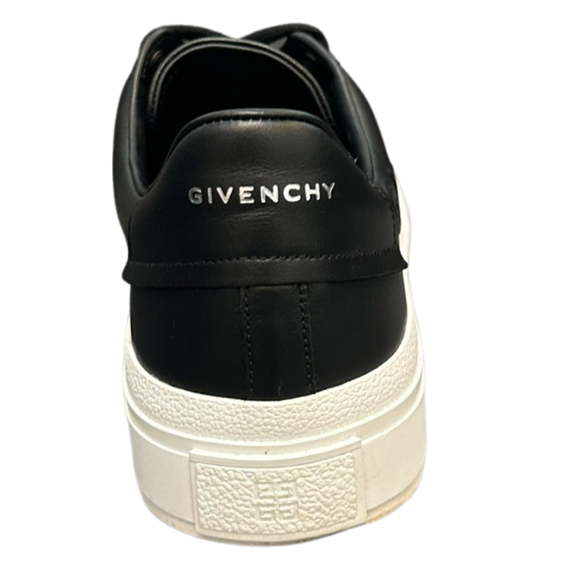 Givenchy Sneaker- Pre-Owned