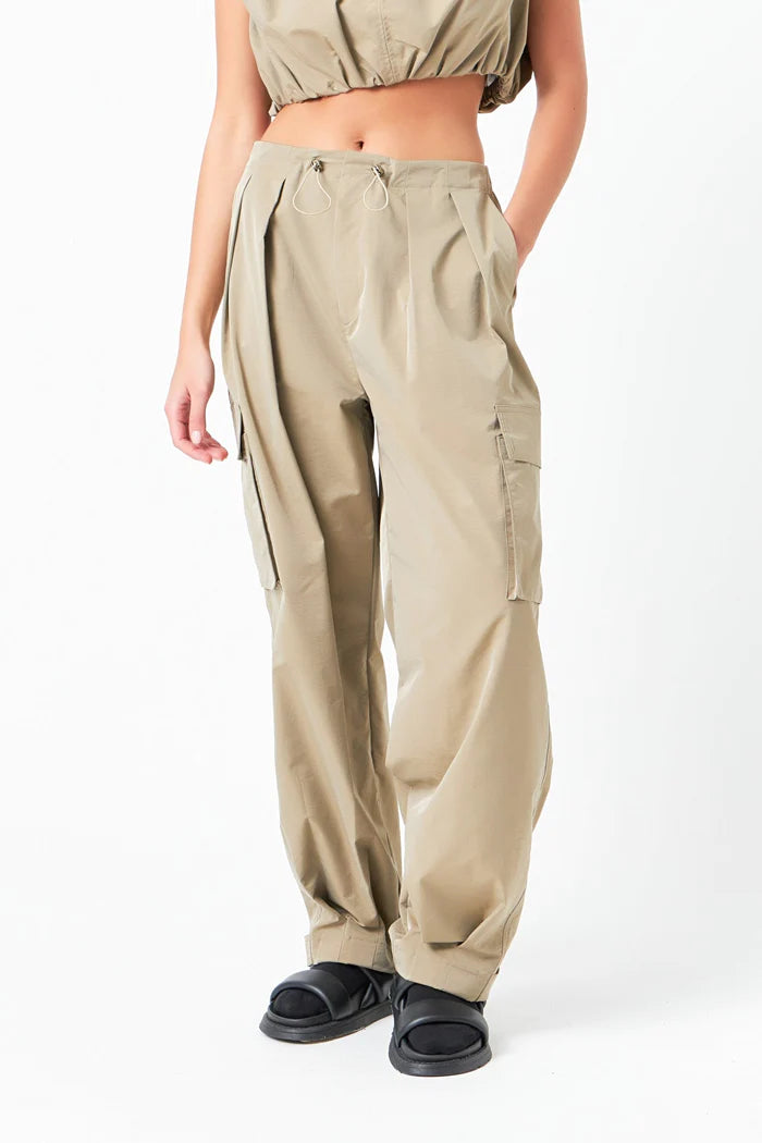 LOW WAISTED PLEATED CARGO PANTS