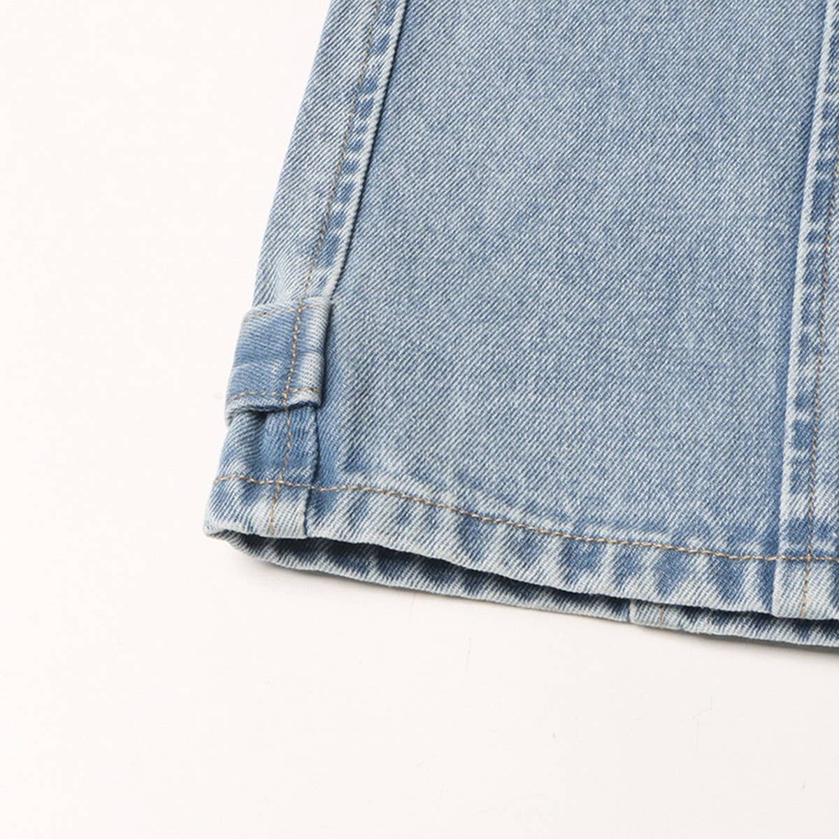 EXPOSED WAIST JEAN