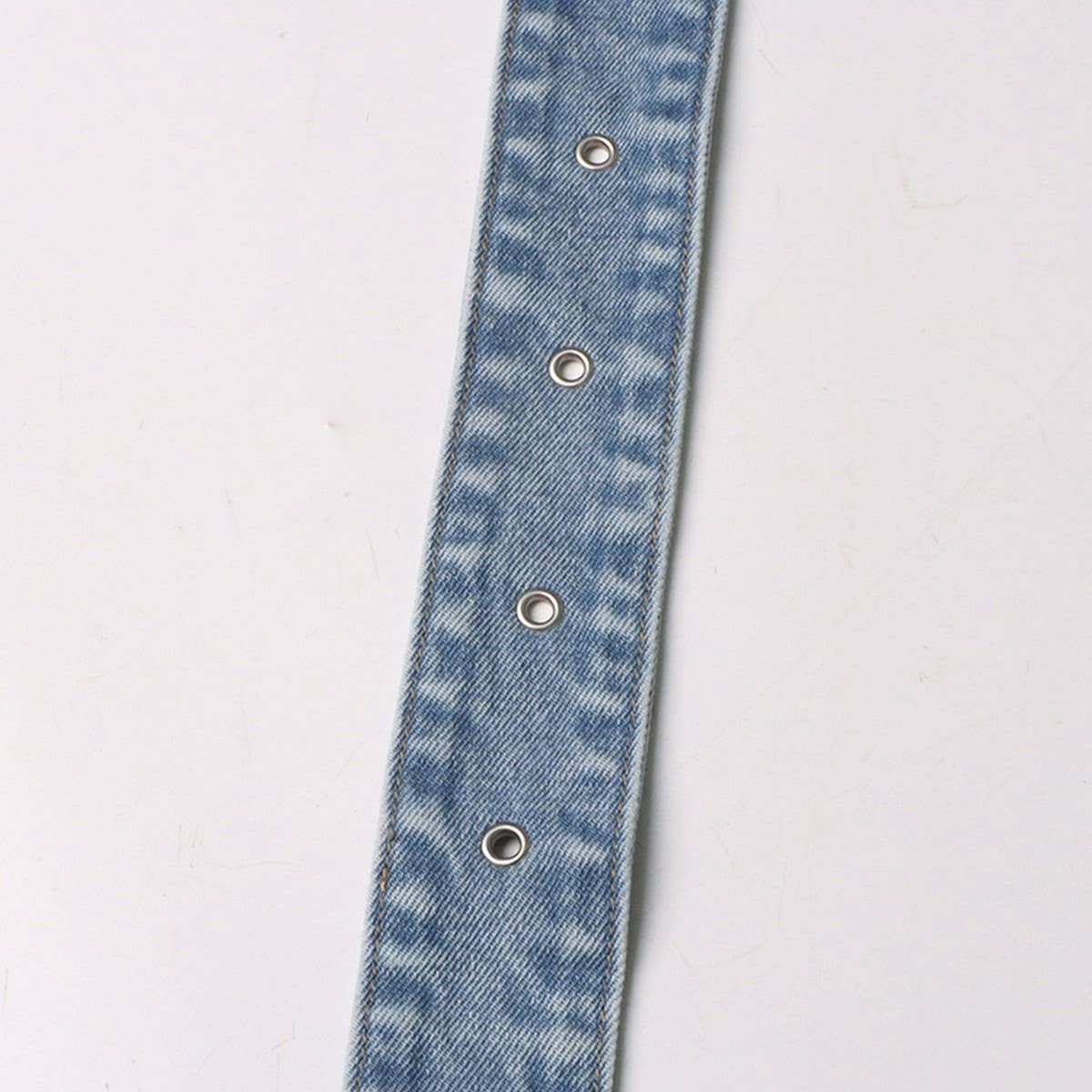 EXPOSED WAIST JEAN