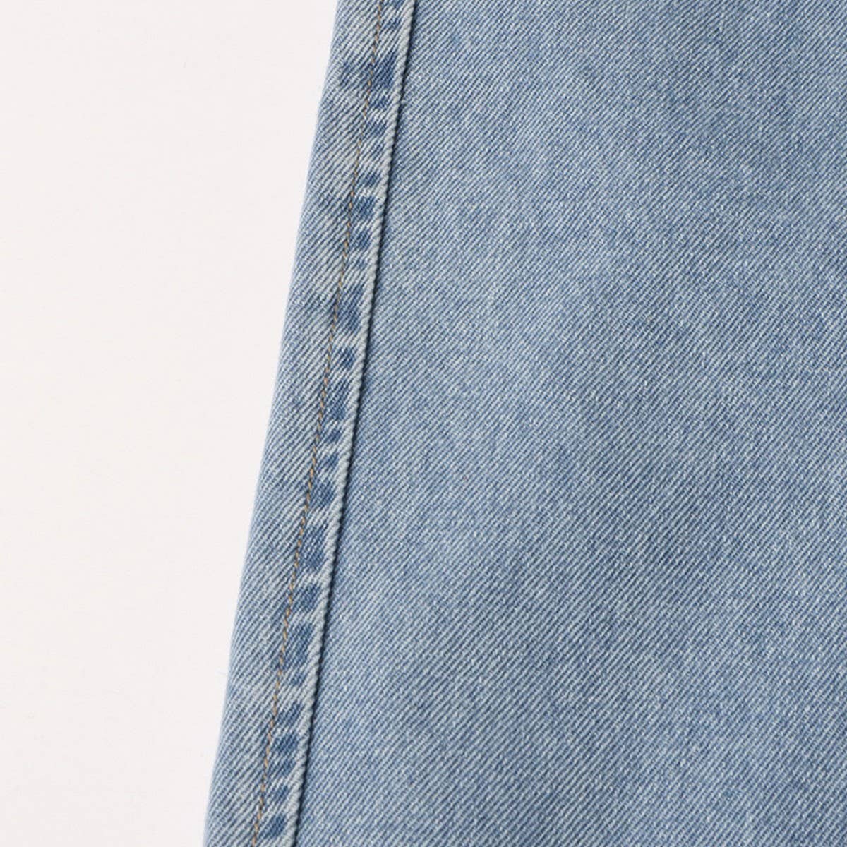EXPOSED WAIST JEAN