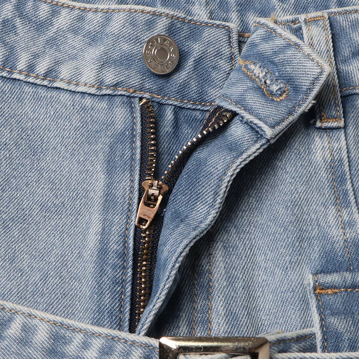 EXPOSED WAIST JEAN