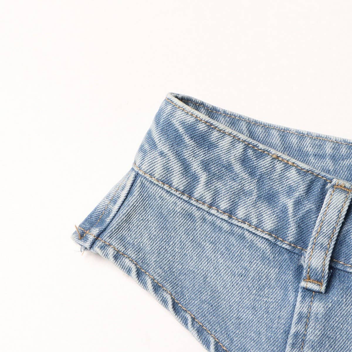 EXPOSED WAIST JEAN